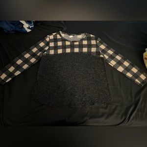 Women’s Glitzy Girlz pullover super soft plaid accent sweater in size 2xl